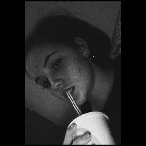 Meet your Posher, Caitlin